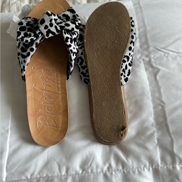 CUTE BLOWFISH SANDALS, black and grey fabric bow tie across foot SIZE 6 NWOT - Picture 2 of 3